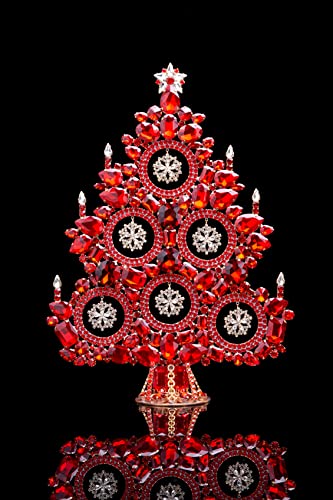 Червена коледна елха с прозрачни снежинками, Настолна коледна елха, изработена ръчно с използването на кристали LT Siam и прозрачни кристали.